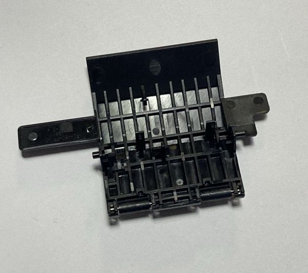 Прижимна планка Epson PGU Left ASSY для  L6161 L6171 L4150 L4160 L4260 (1864168)